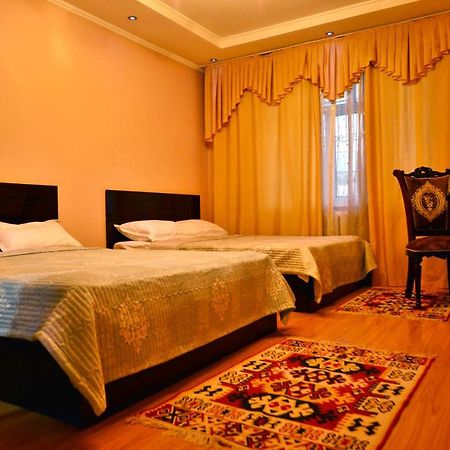 Astoria B&B Osh Ngoại thất bức ảnh