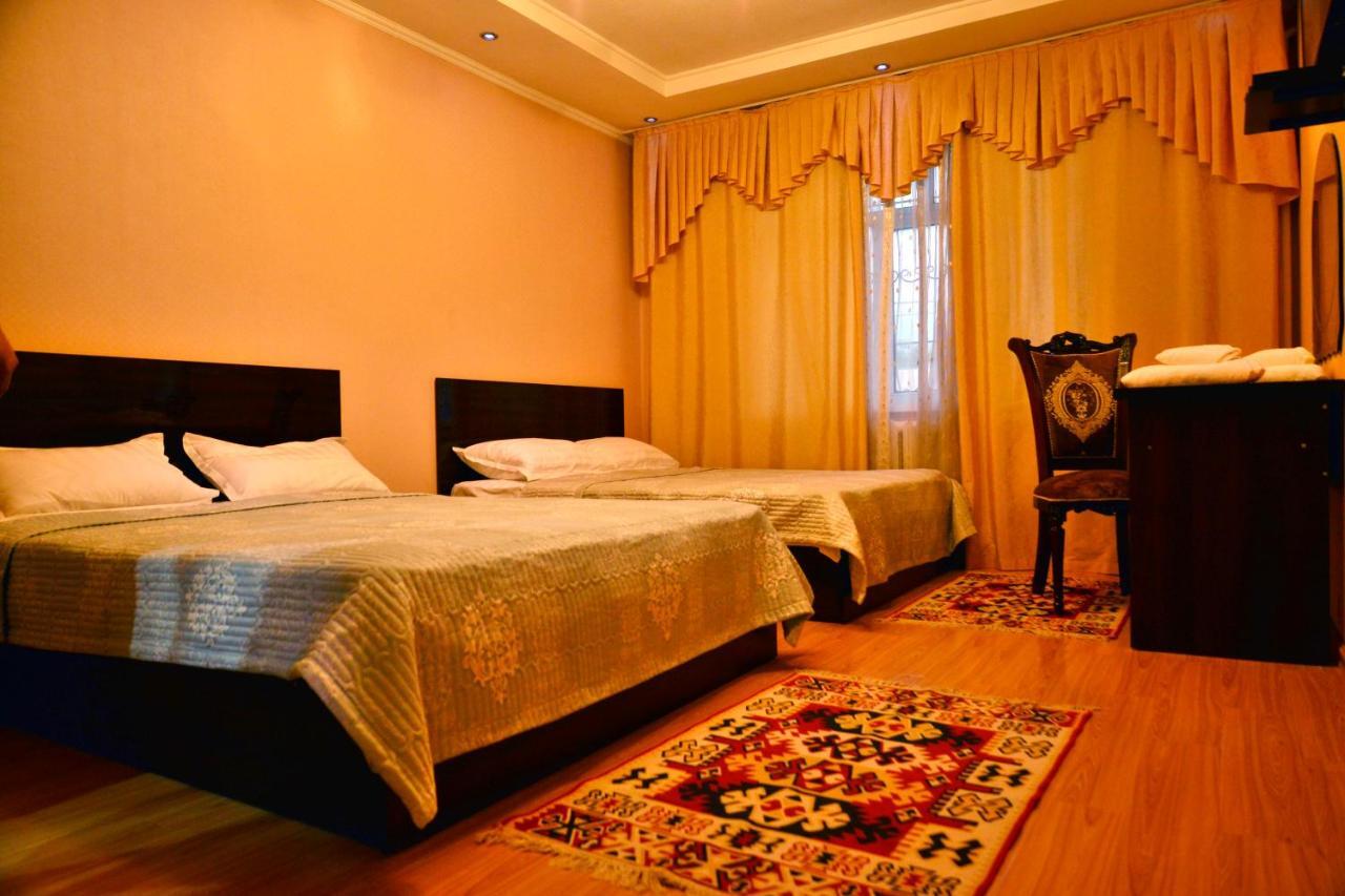 Astoria B&B Osh Ngoại thất bức ảnh
