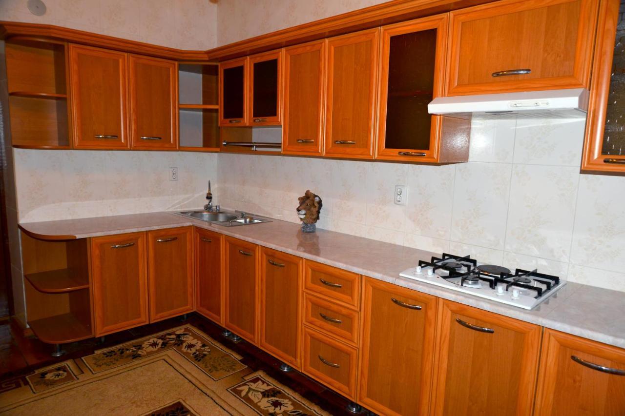 Astoria B&B Osh Ngoại thất bức ảnh