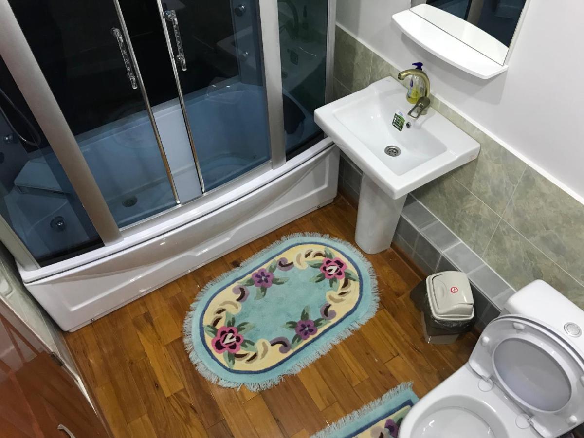 Astoria B&B Osh Ngoại thất bức ảnh