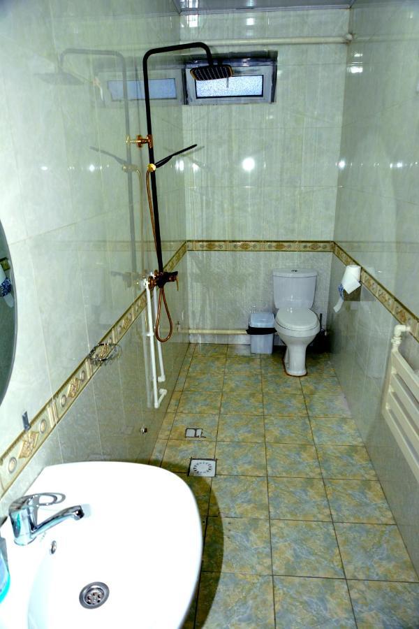 Astoria B&B Osh Ngoại thất bức ảnh