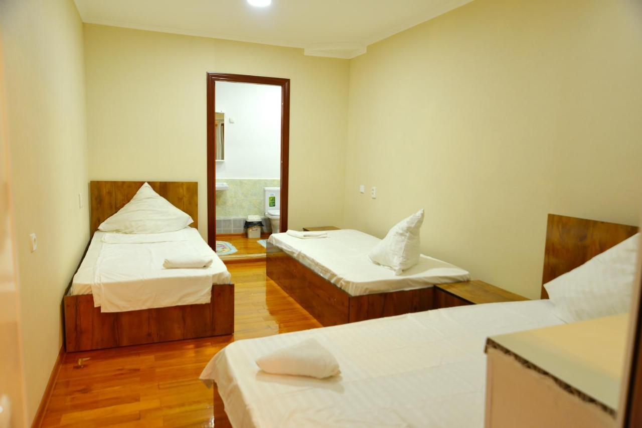 Astoria B&B Osh Ngoại thất bức ảnh